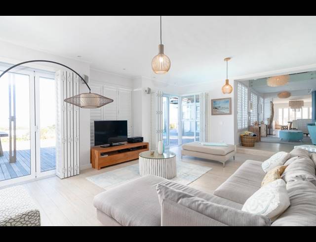 4 BEDROOM FREEHOLD FOR SALE IN GROTTO BAY